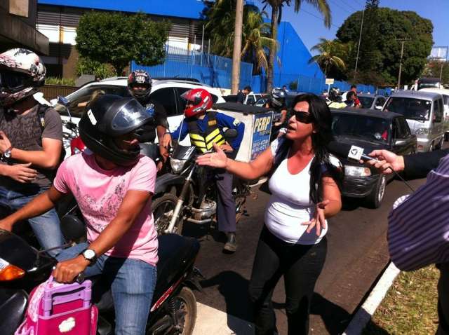 Protesto no Centro &eacute; marcado por confus&atilde;o e bate-boca com motoristas