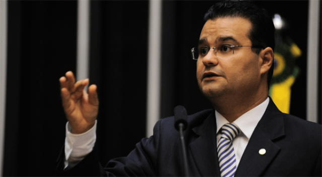  Nova lei pode determinar limite de tr&ecirc;s mandatos para o mesmo cargo