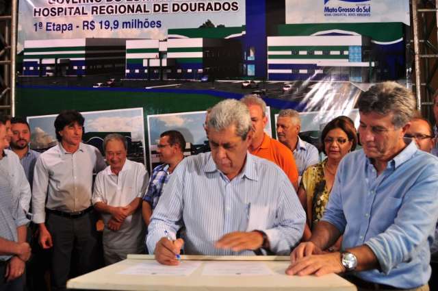 Andr&eacute; compara obras a filhos e diz que vai deix&aacute;-las para "padrasto" entregar