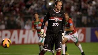 Goleiro errou os últimos dois pênaltis que bateu (Foto: Gazeta Press)