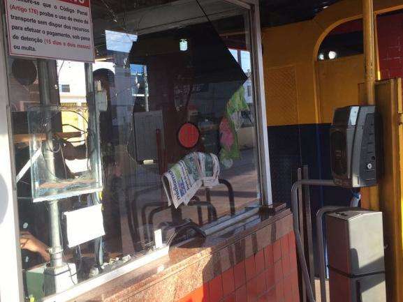 Garoto &eacute; apreendido por suspeita de vandalismo no Terminal Moren&atilde;o 