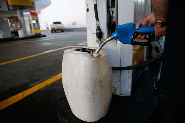 Petrobras reduz em 0,45% o pre&ccedil;o da gasolina na refinaria