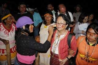 Relatora da ONU veio a Dourados no mês passado e se reuniu com índios que ocupam sítios (Foto: Eliel Oliveira)