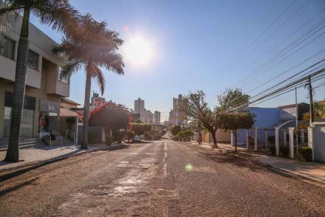 Domingo amanhece com c&eacute;u claro e previs&atilde;o &eacute; de calor de 39&ordm;C em MS 