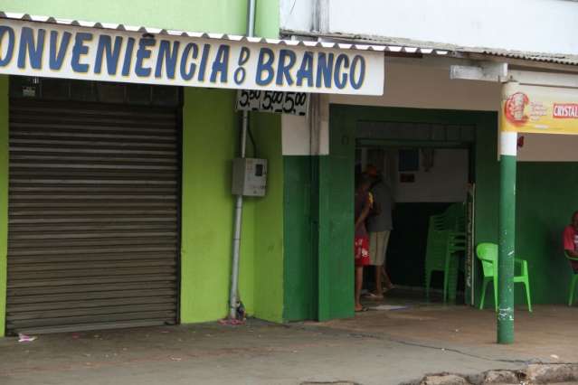 Jovem &eacute; morto a tiros e fam&iacute;lia perde segundo filho assassinado