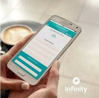 A Infinity disponibiliza um aplicativo para IOS e Android.