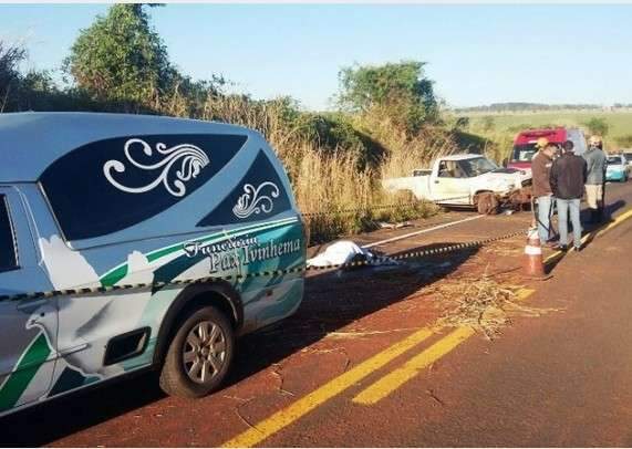 Jovem de 25 anos morre ap&oacute;s capotar caminhonete na BR-276 