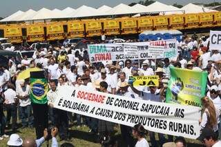 Protesto de produtores rurais durante a visita de Dilma a Campo Grande (Foto: Marcos Ermínio)