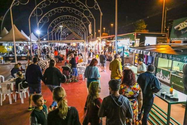 Festival de food trucks come&ccedil;a lotado, com variedade de sabores vindos do Sul