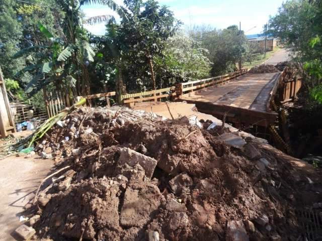 Prefeito monta for&ccedil;a-tarefa para recuperar estragos causados por temporal