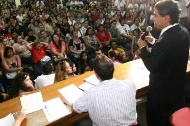  Nelsinho afirma que vai cortar ponto de professores faltosos