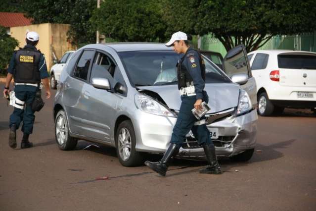 Falta de aten&ccedil;&atilde;o provoca engavetamento com quatro ve&iacute;culos na Tamandar&eacute;