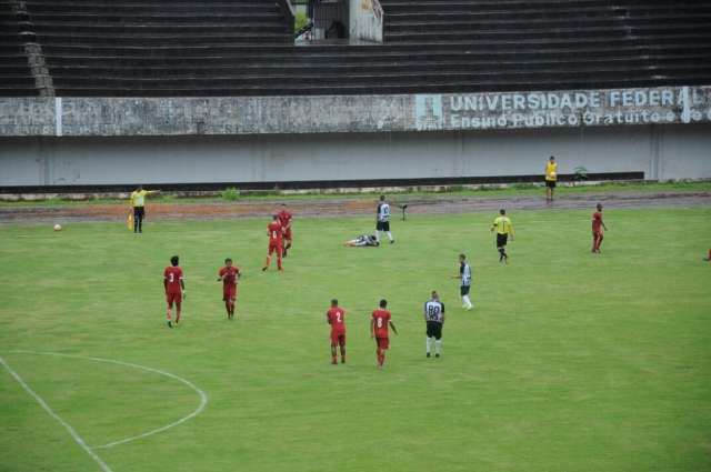 Cl&aacute;ssico Comer&aacute;rio termina em pancadaria no Est&aacute;dio Moren&atilde;o