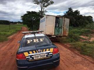 Caminhão-baú apreendido com contrabando (Foto: Divulgação)