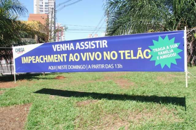 Grupo faz adesivagem na Afonso Pena e prepara comemora&ccedil;&atilde;o amanh&atilde;