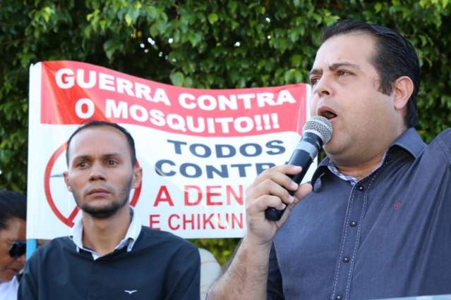 Bernal anuncia 300 leitos para dengue na Dia D de combate &agrave; doen&ccedil;a