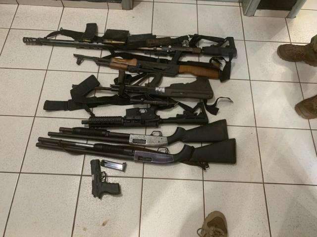 Pol&iacute;cia mata quinto assaltante de carro-forte e encontra arma de guerra
