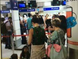 Companhia cancelou voo para fazer reparo em aeronave, diz Latam