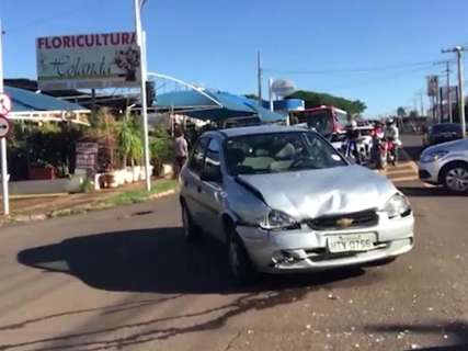 Idoso fica ferido em acidente entre dois carros na Ceará