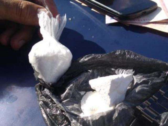 Adolescente de 17 anos &eacute; apreendido com coca&iacute;na e arma de brinquedo 