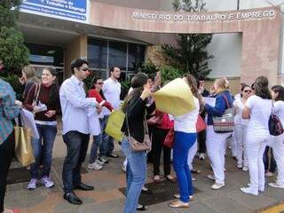 Protesto foi realizado em frente a Delegacia Regional do Trabalho. (Foto: Divulgação)
