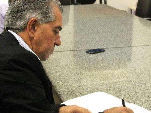 Governador autoriza constru&ccedil;&atilde;o de 42 pontes de concreto no Estado