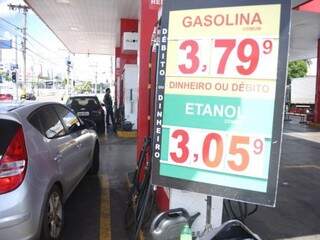 Motoristas da Capital encontram gasolina mais barata no início do ano (Foto: Paulo Francis)