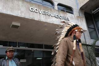 Indígenas deixaram a Governadoria com garantia de sinalização na Perimetral (Foto: Marcelo Victor)
