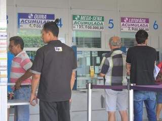 Movimento de apostadores ainda é baixo nas lotéricas no penúltimo dia de apostas (Foto: Marina Pacheco)