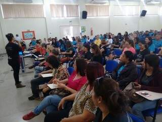 Professores durante assembleia nesta sexta-feira (Foto: Divulgação / Simted)