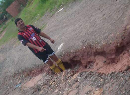  Presidente de associa&ccedil;&atilde;o do bairro Bosque do Carvalho denuncia ruas esburacadas