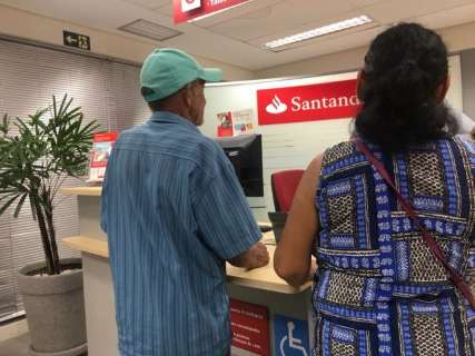 Clientes do Santander enfrentam dificuldade em fazer operações nesta quarta