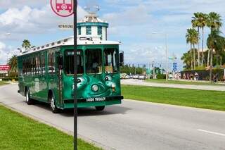 Nas jardineiras da I-Ride Trolley você pode conhecer Orlando e até os arredores