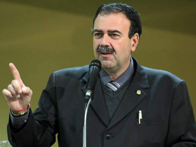  &ldquo;O choro &eacute; livre&rdquo;, diz Siufi para rebater cr&iacute;ticas contra licita&ccedil;&atilde;o do lixo