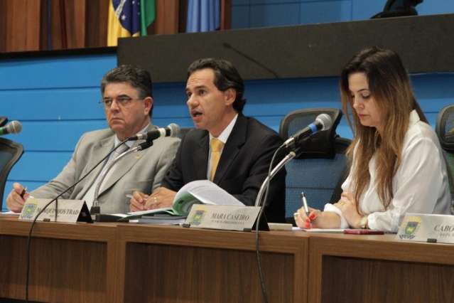 Deputados podem acionar justi&ccedil;a para impedir operadoras de vender novas linhas