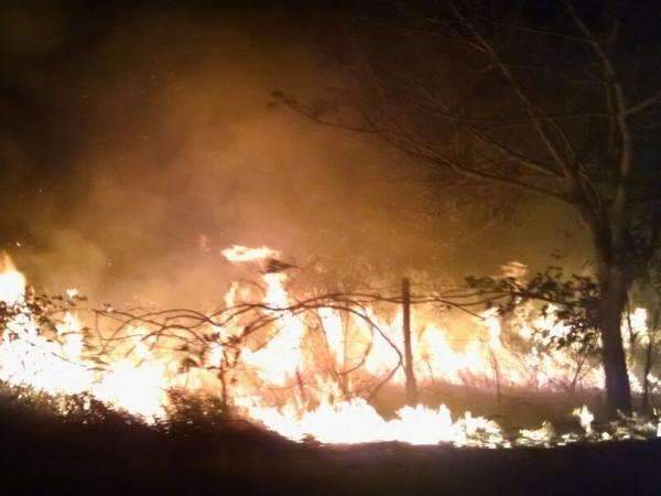 Bombeiros s&atilde;o acionados para combater inc&ecirc;ndios em 2 regi&otilde;es da Capital