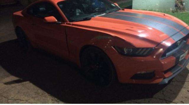 B&ecirc;bado e sob efeito de coca&iacute;na, motorista &eacute; preso ao bater Mustang 