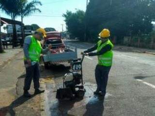 Equipe trabalha nos levantamentos para elaboração de projeto do corredor de mobilidade na Rui Barbosa, que será executado após entrega das obras na 14 de Julho. (Foto: Schettini Engenharia)