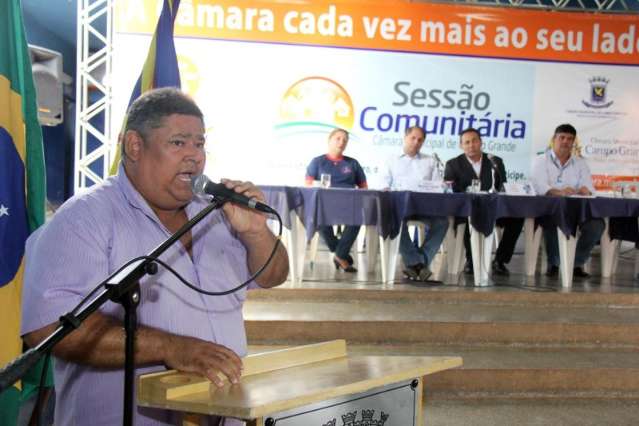 Por mau cheiro, l&iacute;der comunit&aacute;rio desafia vereadores para sess&atilde;o no lix&atilde;o