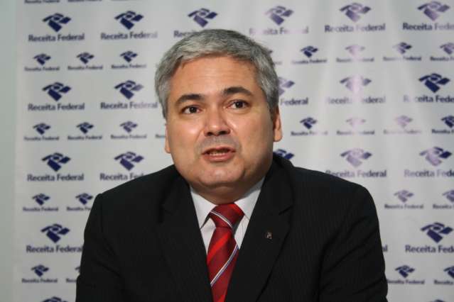 Receita reduz tempo de declara&ccedil;&atilde;o e reajuste tabela do IR em apenas 4,5%