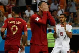 Cristiano Ronaldo lamenta ter desperdiçado pênalti contra o Irã (Foto: Juan Barreto/AFP)