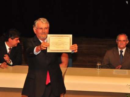 Discurso de Zeca provoca vaias e sa&iacute;da de vereadores de diploma&ccedil;&atilde;o