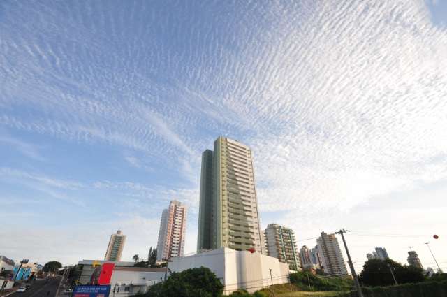 Semana come&ccedil;a com c&eacute;u azul, sem previs&atilde;o de chuva e com m&aacute;xima prevista de 33&deg;C