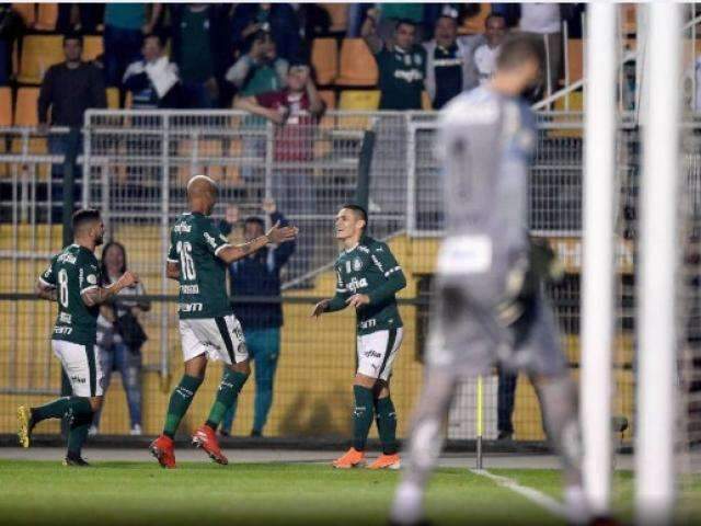 Palmeiras atropela o Santos com goleada de 4 a 0 no Pacaembu 