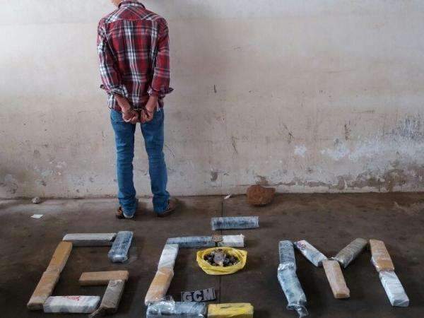Guarda Municipal prende adolescente com maconha e 3 kg de haxixe