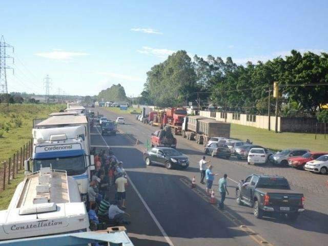 Ap&oacute;s reuni&atilde;o com governo, caminhoneiros descartam paralisa&ccedil;&atilde;o