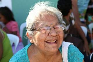 A aposentada Izilda Alves ficou 40 anos a espera de sua casa própria, além de sair do aluguel, vai morar com neta e bisnetas (Foto: Fernando Antunes)