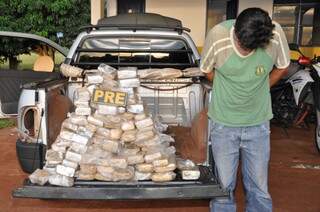 Rapaz receberia R$ 3 mil para transportar droga de Ponta Porã a Campo Grande. (Foto: Marcos Tomé/Região News).