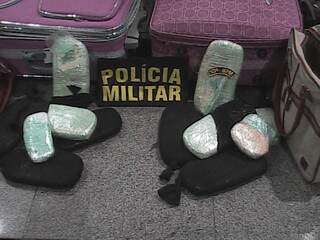 Droga estava na bagagem das bolivianas (Foto: Divulgação/PM)