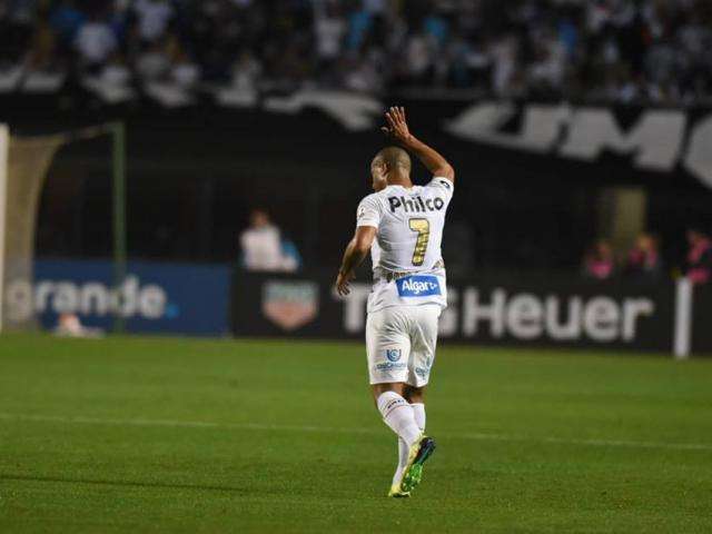 Em jogo tumultuado, Santos empata com Independiente e est&aacute; fora da Libertadores